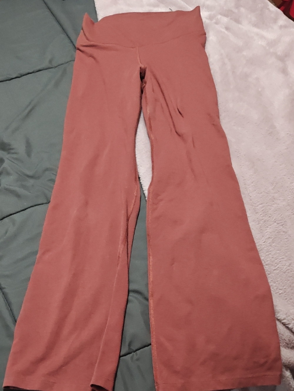 Old Navy Slim Boot-Cut Active Leggings in Brick Red